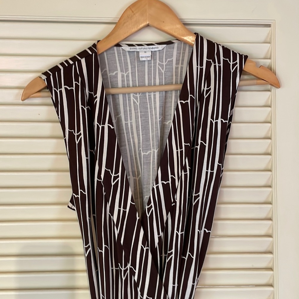 Dione von Furstenberg sleeveless wrap dress size 10